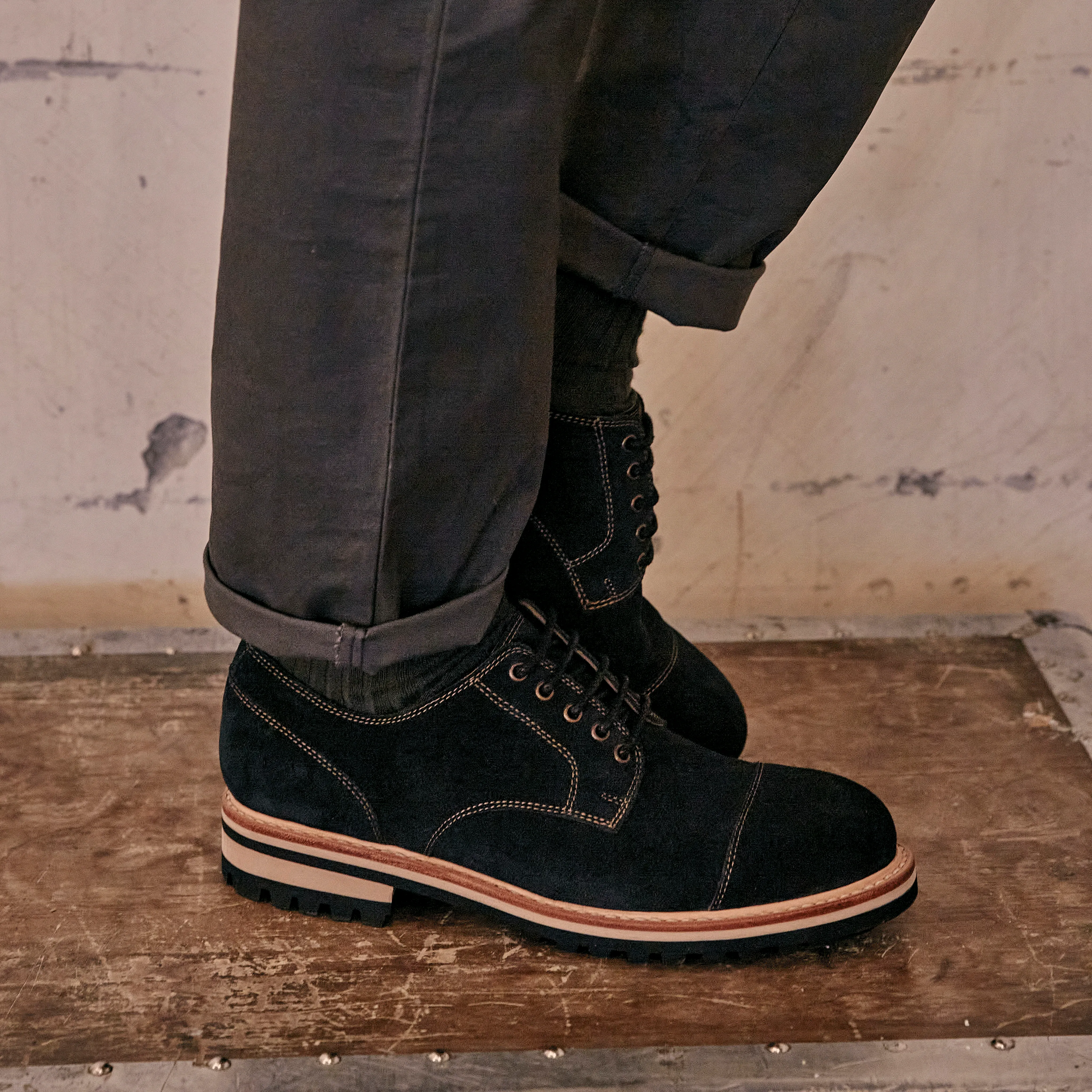 HOWGILL // ANTHRACITE SUEDE